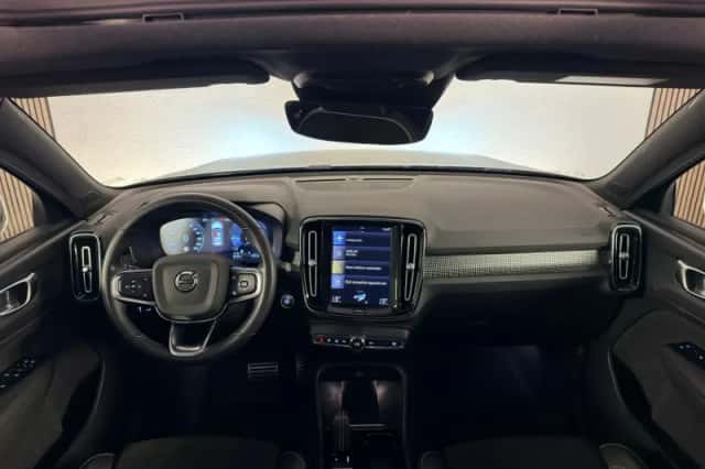 Volvo XC40 (2021) thumbnail 2