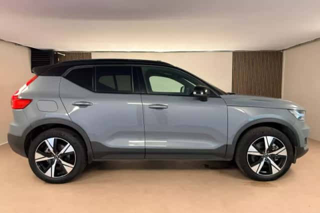 Volvo XC40 (2021) thumbnail 3