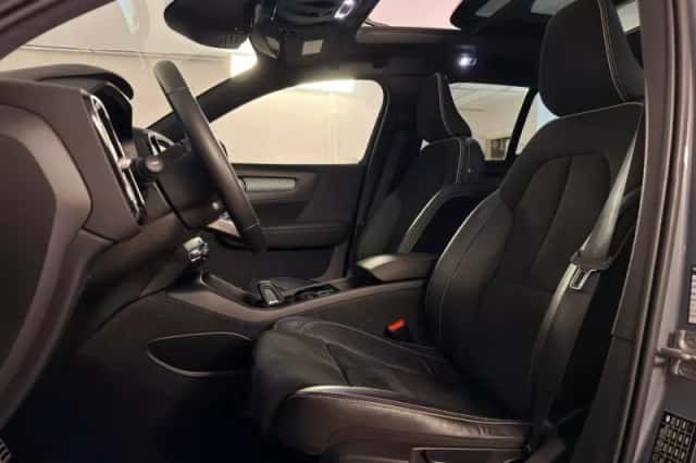 Volvo XC40 (2021) thumbnail 4