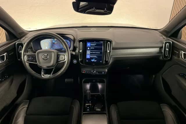 Volvo XC40 (2020) thumbnail 2