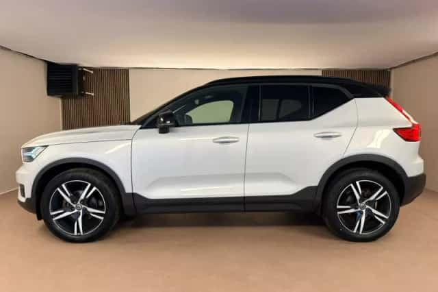 Volvo XC40 (2020) thumbnail 3