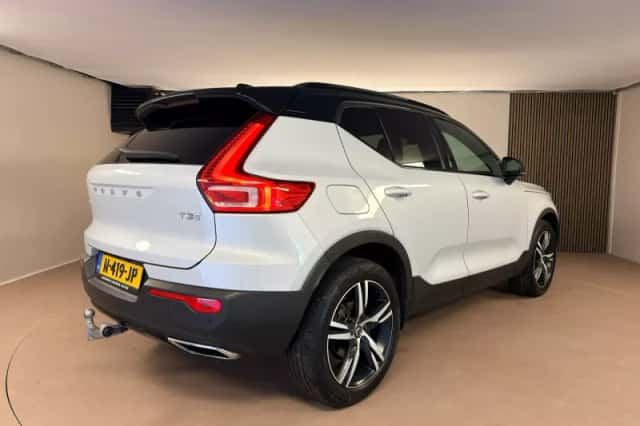 Volvo XC40 (2020) thumbnail 5
