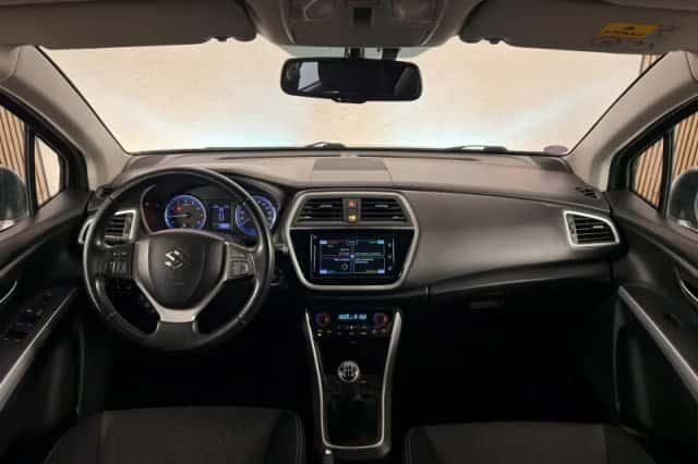 Suzuki SX4 S-Cross (2016) thumbnail 2