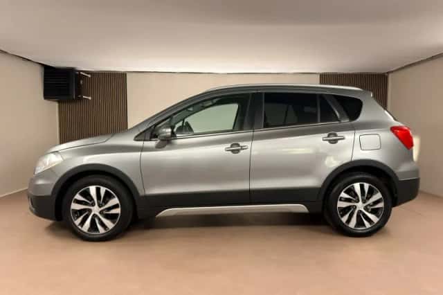 Suzuki SX4 S-Cross (2016) thumbnail 3