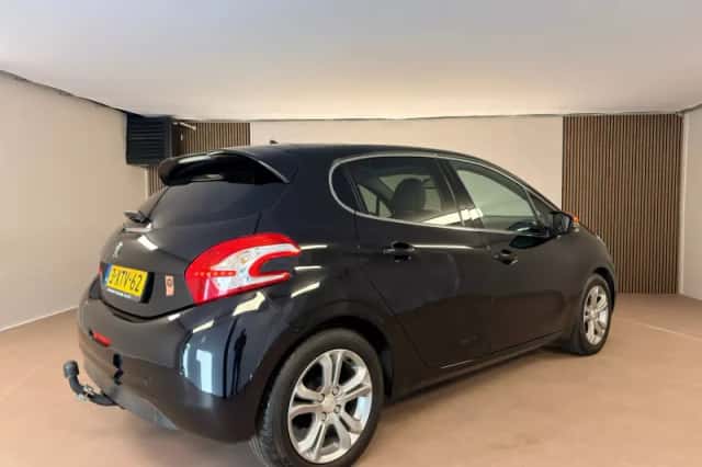 Peugeot 208 (2014) thumbnail 3