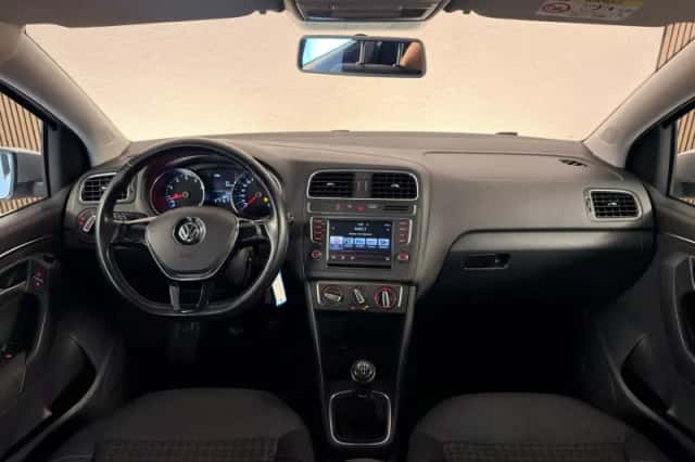 Volkswagen Polo (2015) thumbnail 2
