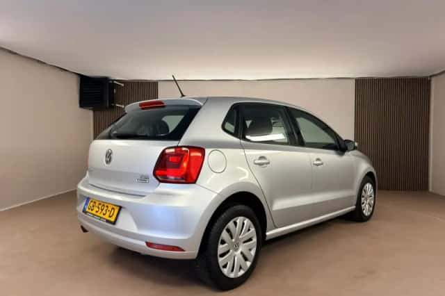 Volkswagen Polo (2015) thumbnail 3