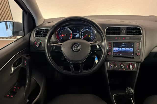 Volkswagen Polo (2015) thumbnail 6
