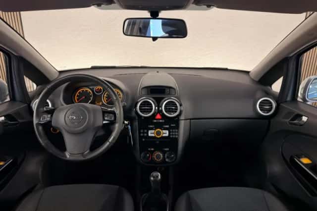 Opel Corsa (2009) thumbnail 2