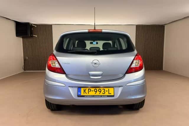 Opel Corsa (2009) thumbnail 3