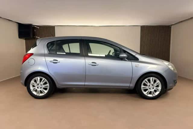 Opel Corsa (2009) thumbnail 5