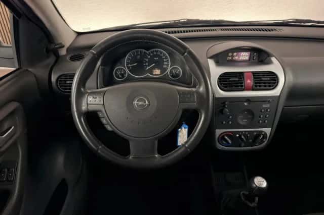 Opel Corsa (2004) thumbnail 2