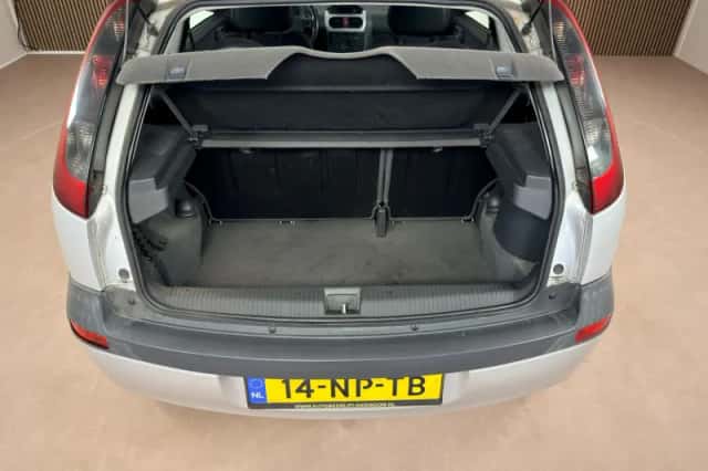 Opel Corsa (2004) thumbnail 6