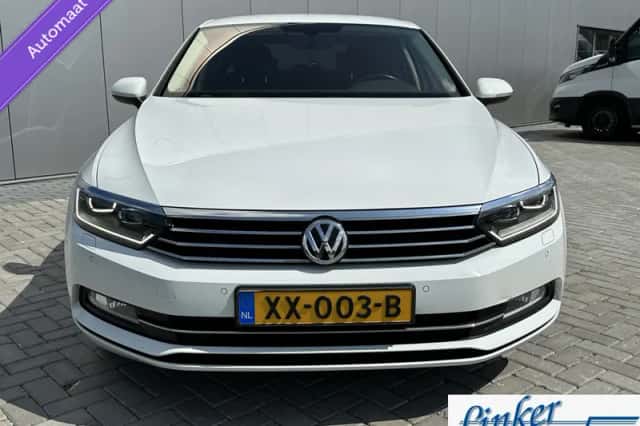 Volkswagen Passat (2019) thumbnail 2