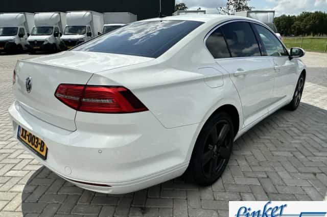 Volkswagen Passat (2019) thumbnail 5