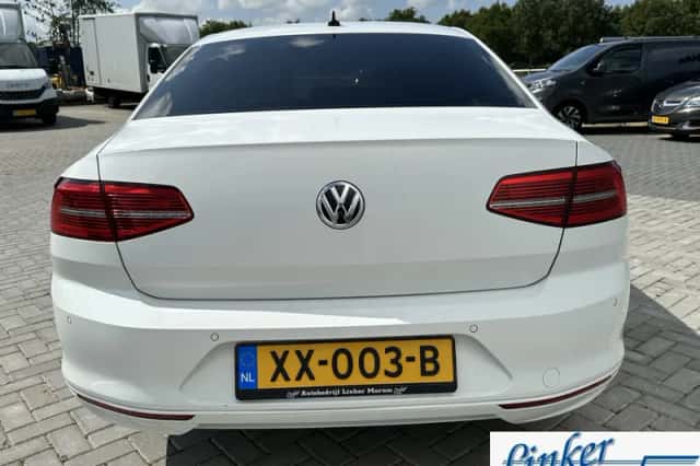 Volkswagen Passat (2019) thumbnail 6