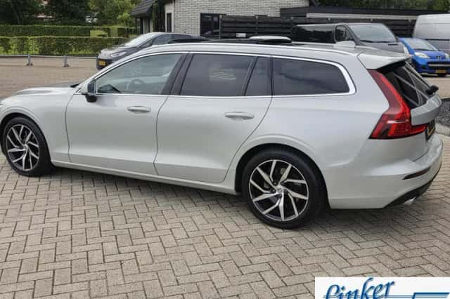 Volvo V60 (2018) thumbnail 4