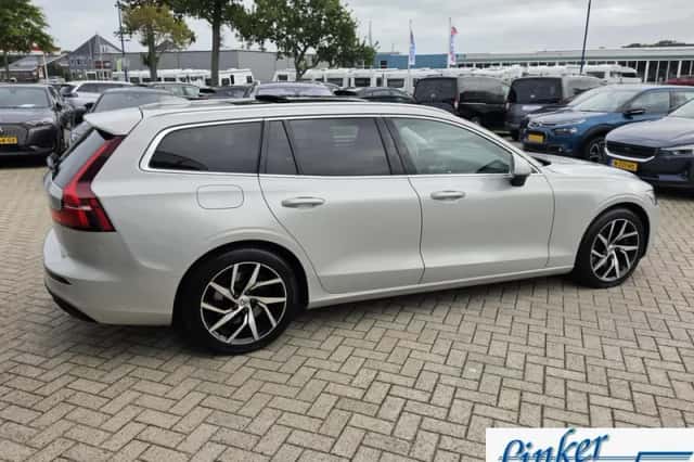 Volvo V60 (2018) thumbnail 6