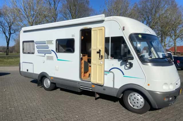 Hymer B 644 (2002) thumbnail 5