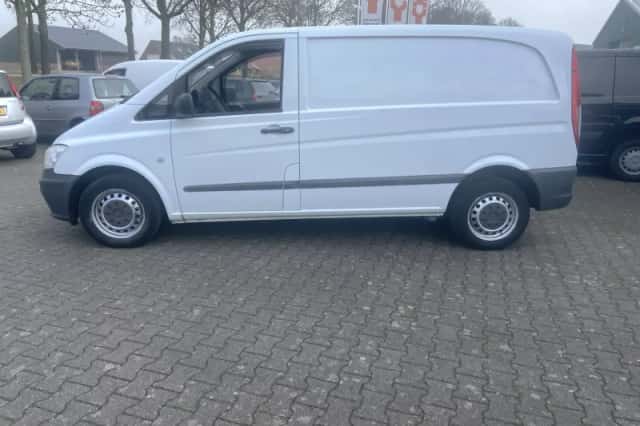 Mercedes-Benz Vito (2011) thumbnail 2