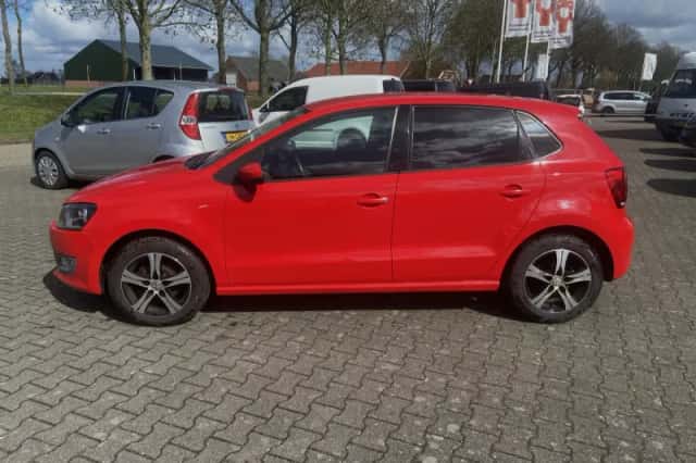 Volkswagen Polo (2010) thumbnail 2