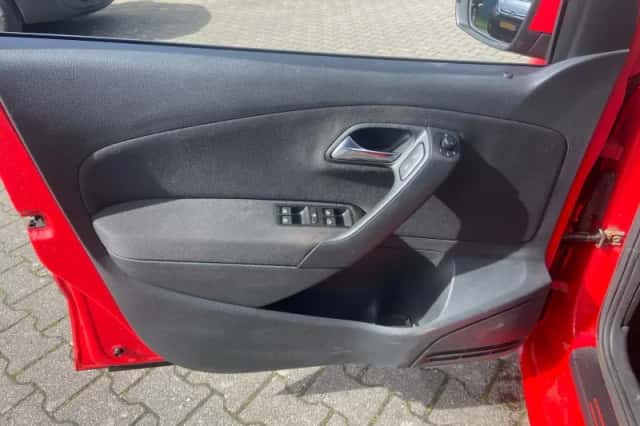 Volkswagen Polo (2010) thumbnail 4
