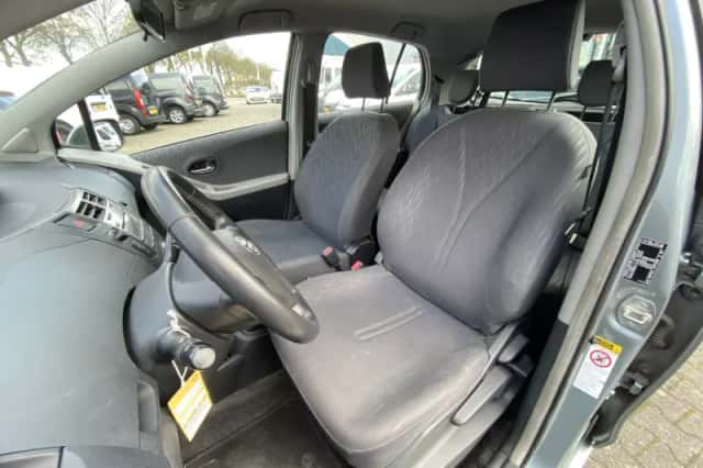 Toyota Yaris (2009) thumbnail 3
