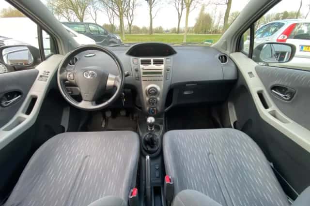Toyota Yaris (2009) thumbnail 4