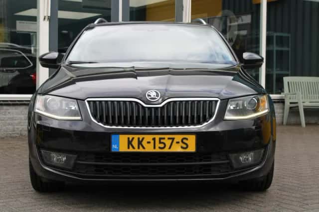 Škoda Octavia (2016) thumbnail 2