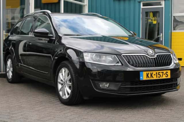 Škoda Octavia (2016) thumbnail 3