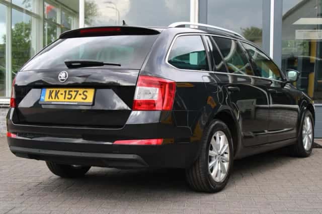 Škoda Octavia (2016) thumbnail 4