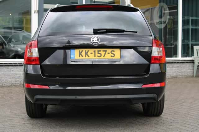 Škoda Octavia (2016) thumbnail 5