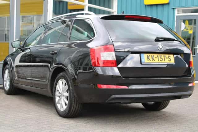 Škoda Octavia (2016) thumbnail 6