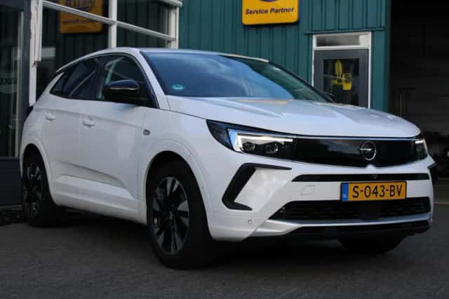Opel Grandland (2023) thumbnail 3