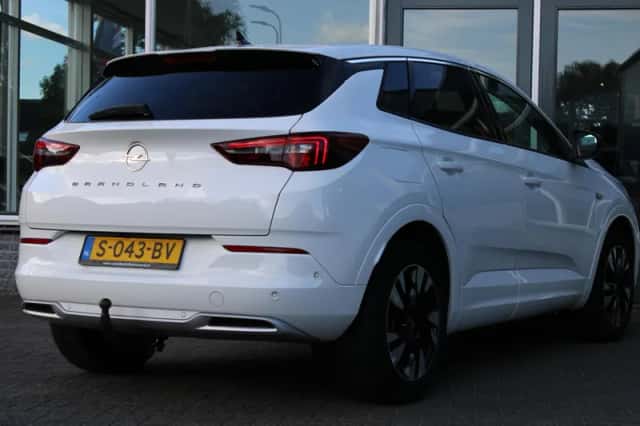 Opel Grandland (2023) thumbnail 4
