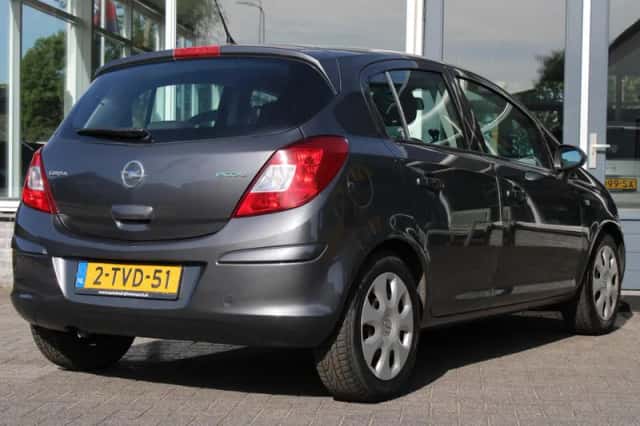 Opel Corsa (2012) thumbnail 4