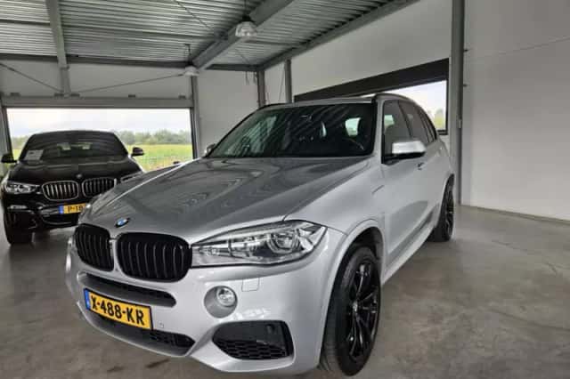 BMW X5 (2018) thumbnail 2