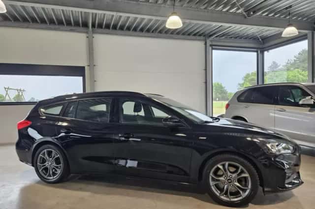 Ford Focus (2020) thumbnail 2