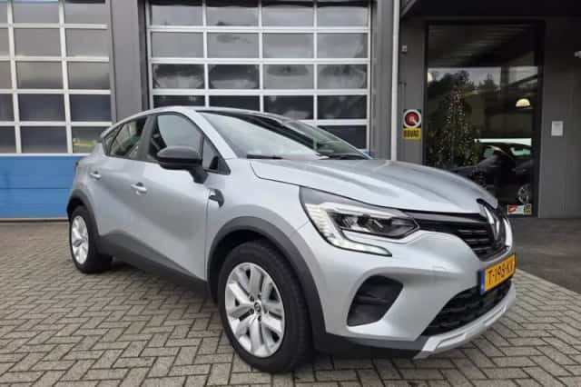 Renault Captur (2023) thumbnail 2