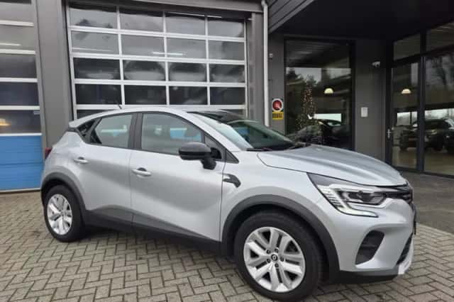 Renault Captur (2023) thumbnail 4