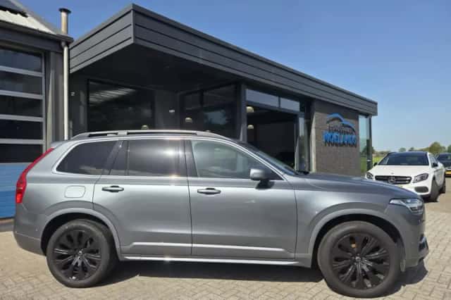 Volvo XC90 (2018) thumbnail 3