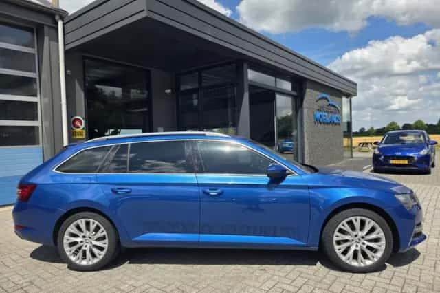 Škoda Superb (2021) thumbnail 3
