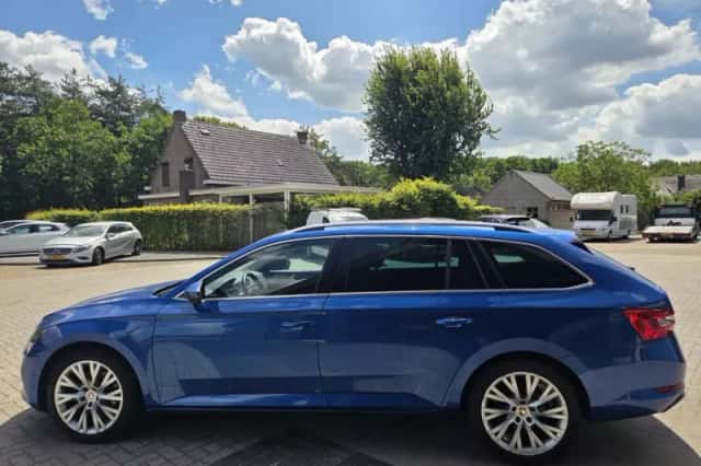 Škoda Superb (2021) thumbnail 6