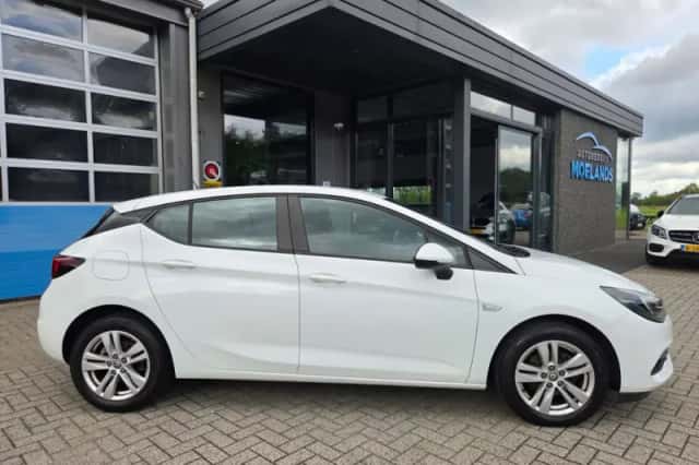 Opel Astra (2021) thumbnail 3