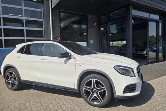 Mercedes-Benz GLA-Klasse (2018) thumbnail 2