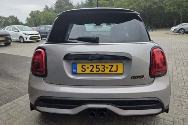 MINI Cooper S (2021) thumbnail 5
