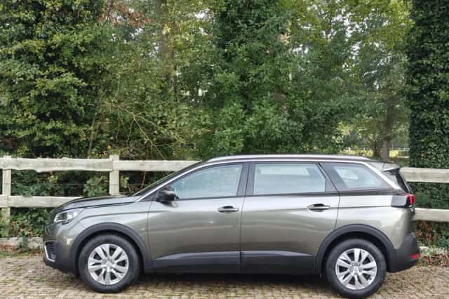 Peugeot 5008 (2017) thumbnail 3