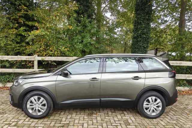 Peugeot 5008 (2017) thumbnail 3