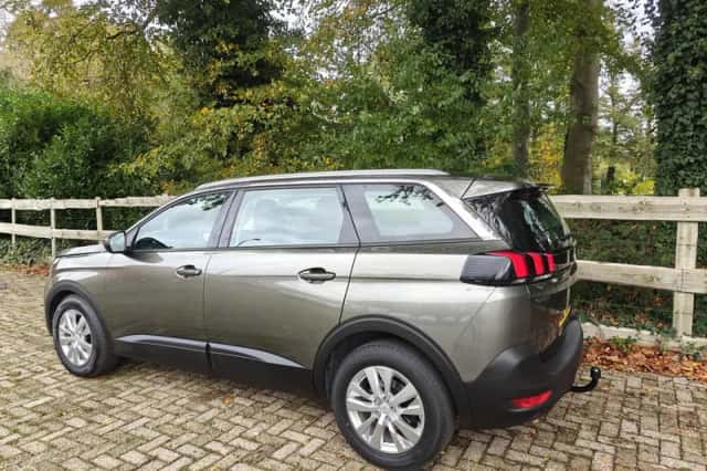 Peugeot 5008 (2017) thumbnail 4