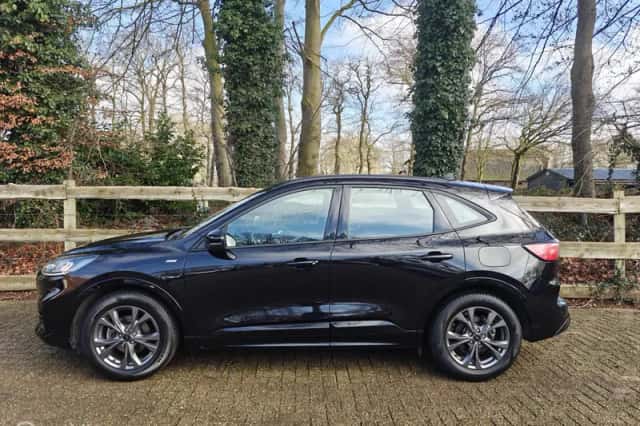 Ford Kuga (2022) thumbnail 3
